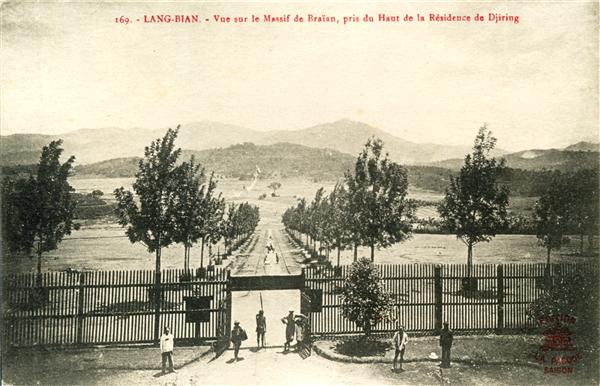 169. - LANG-BIAN - Vue sur le Massif de Braïan, pris du Haut de la Résidence de Djiring